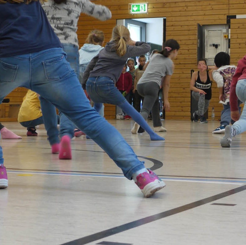 Hort Blasewitz Dresden 63. GS Zumba Hip Hop Kinder tanzen in einer Turnhalle